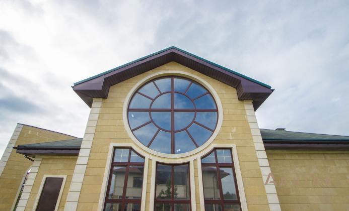 12. Проект одноэтажного дома в классическом стиле с многоскатной кровлей, SOV-12, площадью - 422 кв c мансардой, терассой, эркером, вторым светом